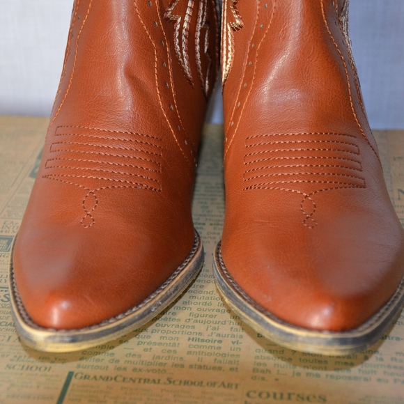 VERY VOLATILE Raspy Tan Cowboy Boots New - Picture 5 of 8
